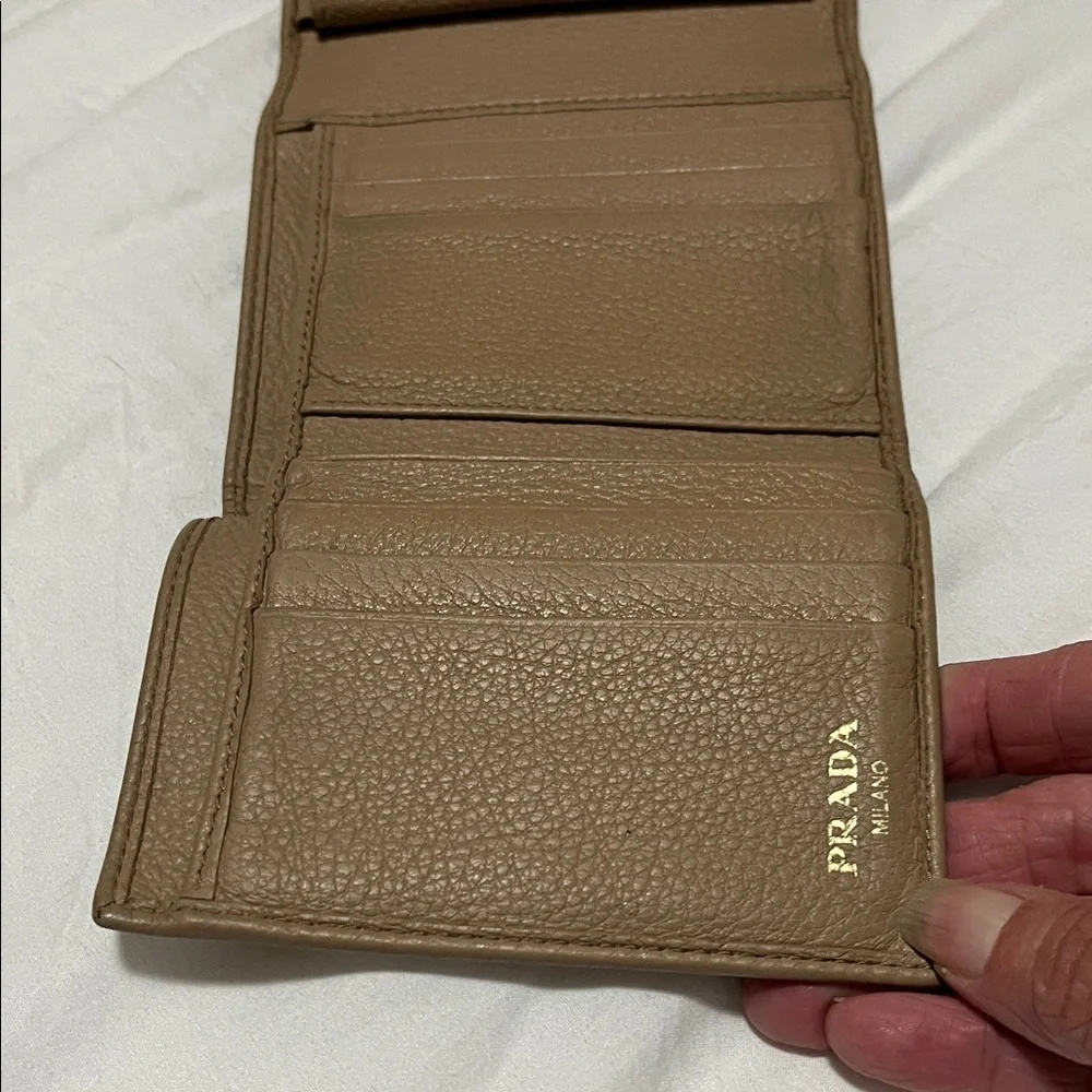 Authentic Prada Beige Leather Wallet with Gold Logo - Picture 2 of 6